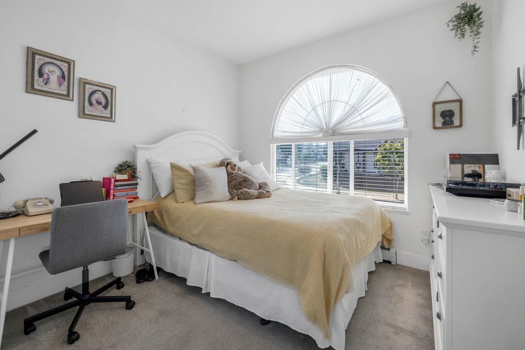 listing image 1104979545206995861