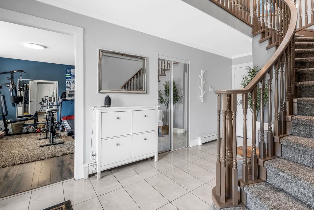 listing image 1106766801993000353