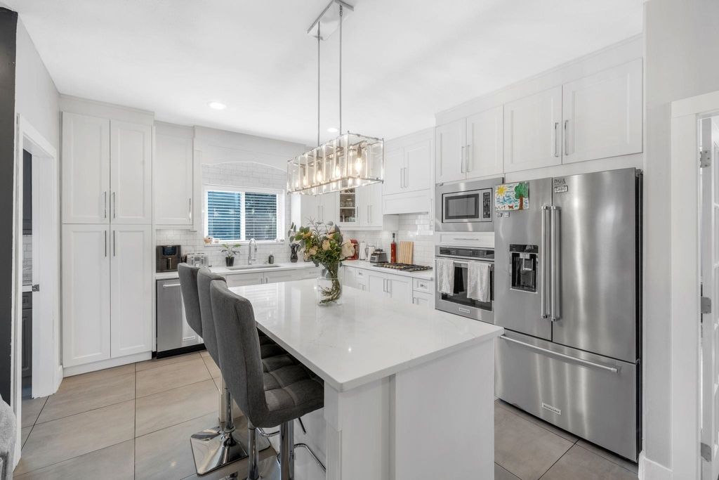 listing image 1106921497148310596