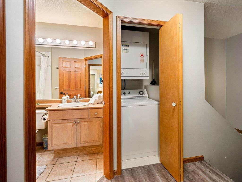 listing image 1102377972105919736