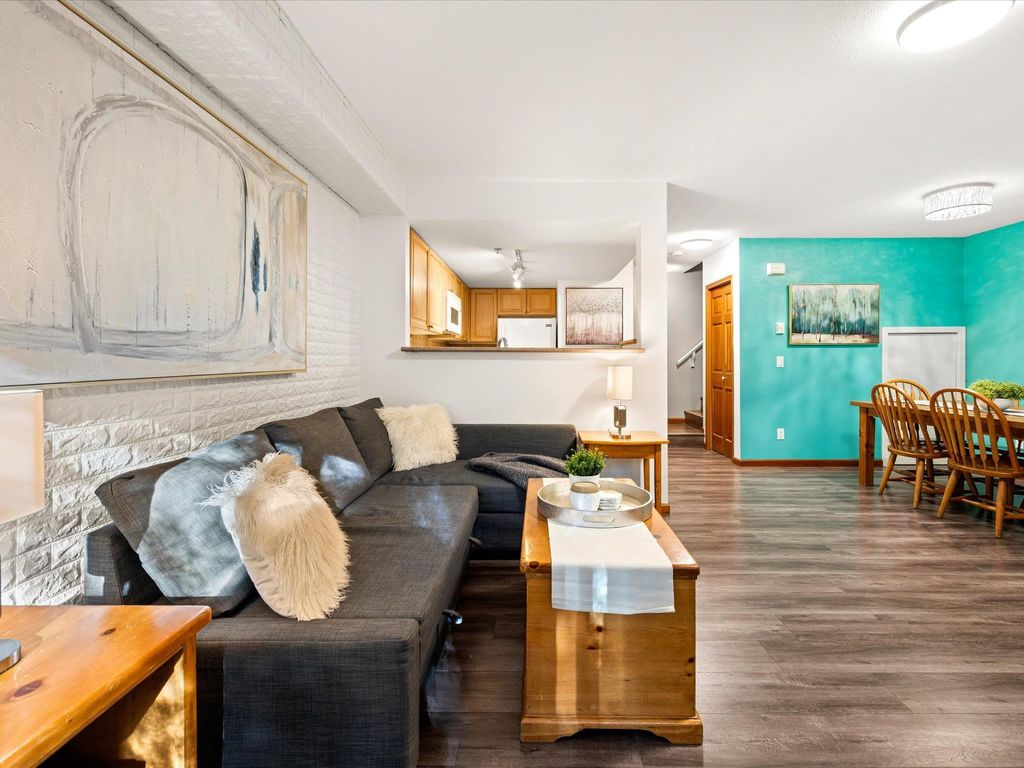 listing image 1109245408394533005