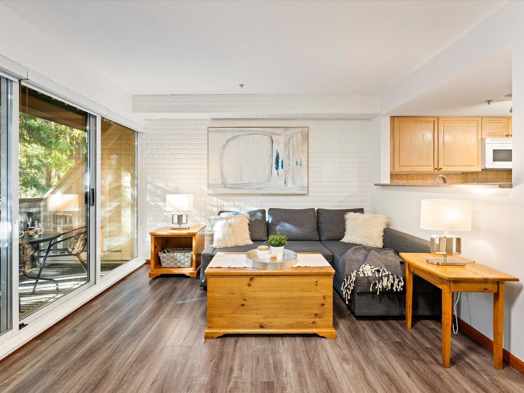 listing image 1106389783402971296