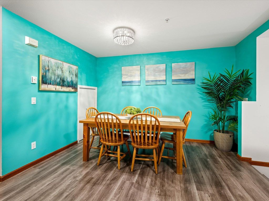 listing image 1102323896013661282