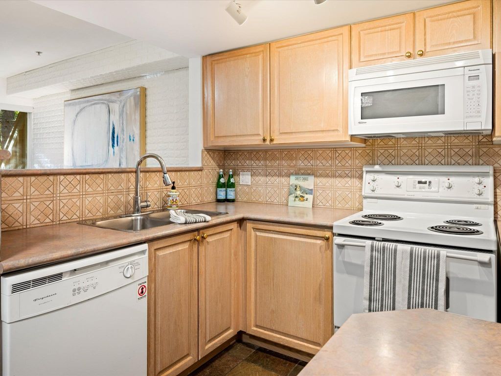 listing image 1108932078021951105