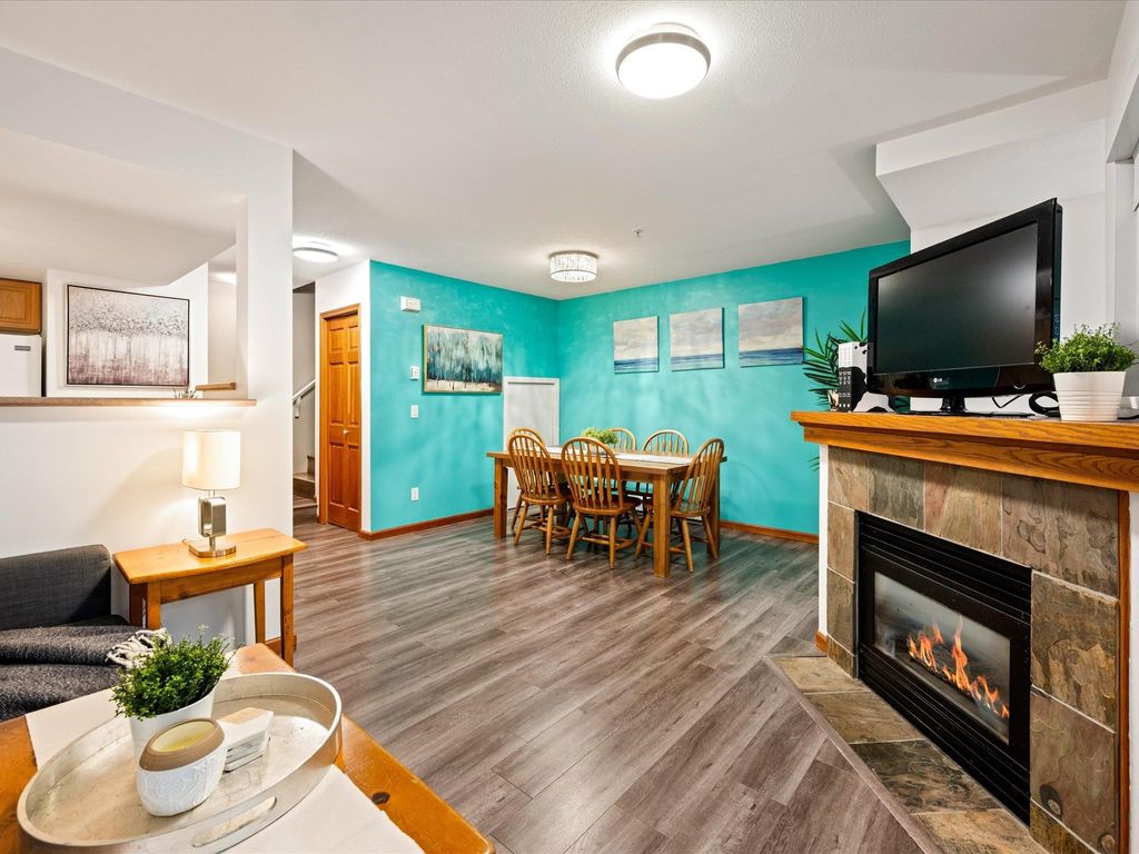 listing image 1104203581494356256