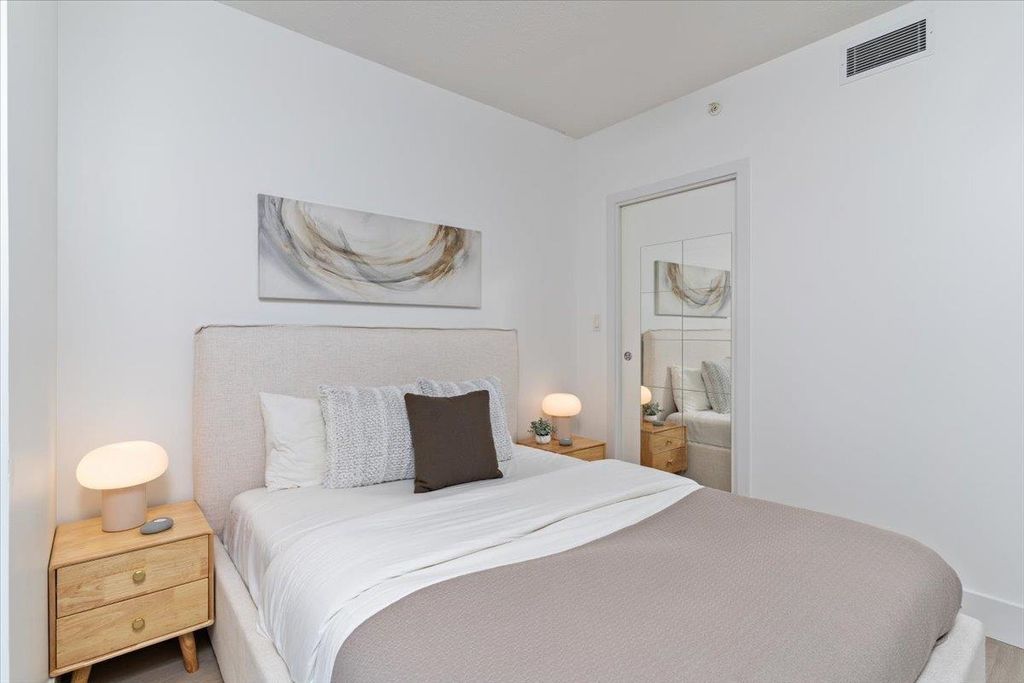 listing image 1103551762967662778