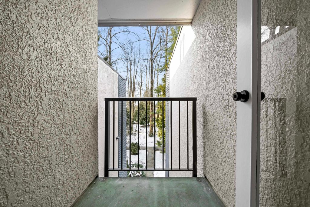 listing image 1103138192270335691
