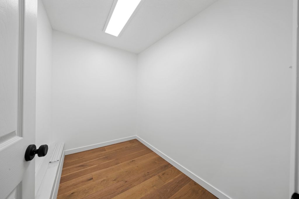 listing image 1109836341937221271