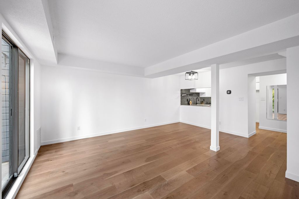 listing image 1105583405398778372