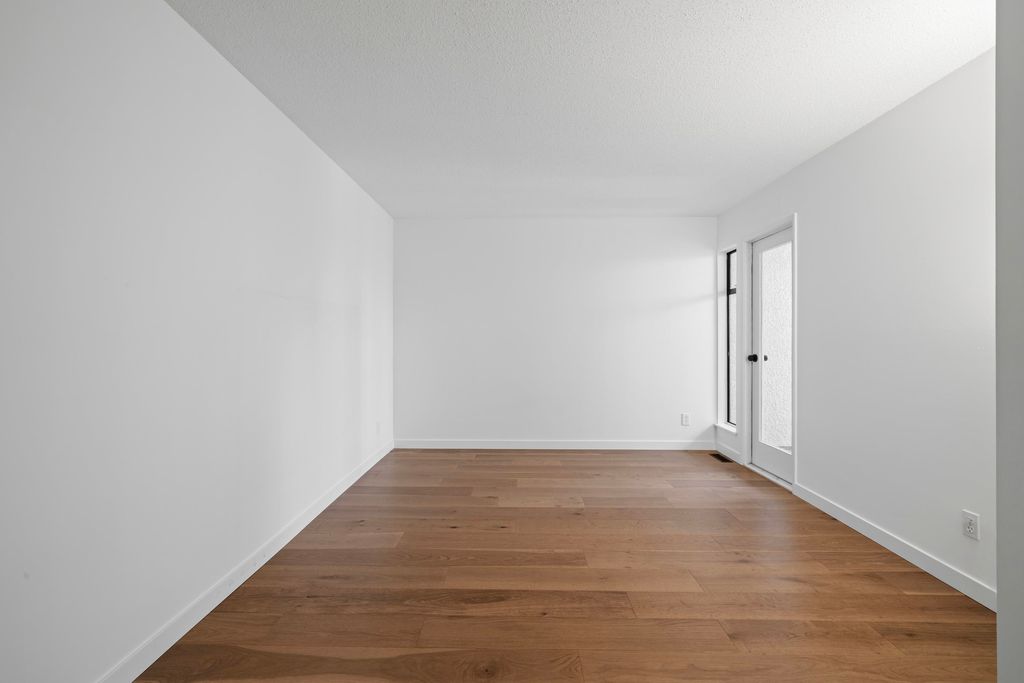 listing image 1101887456254589129