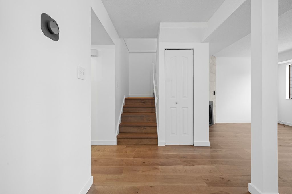 listing image 1101442455657568766