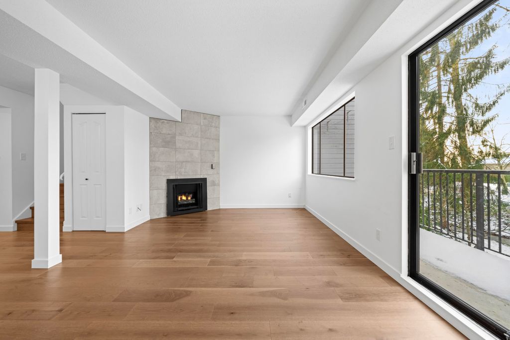 listing image 1102952656625578561