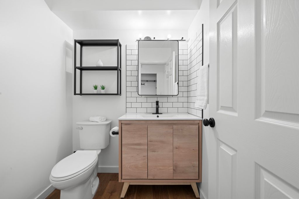 listing image 1106885506324600997