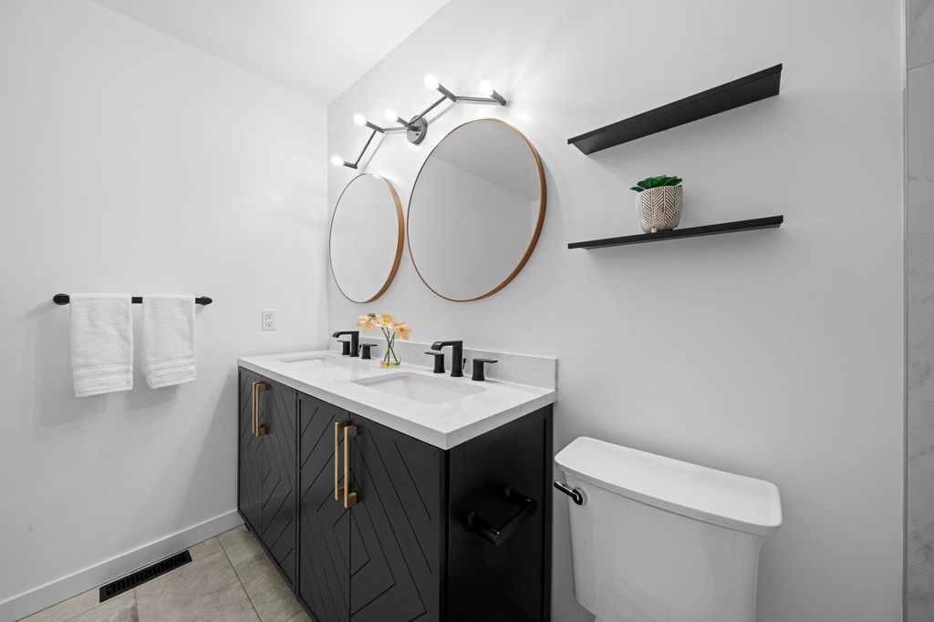 listing image 1102386151372063487