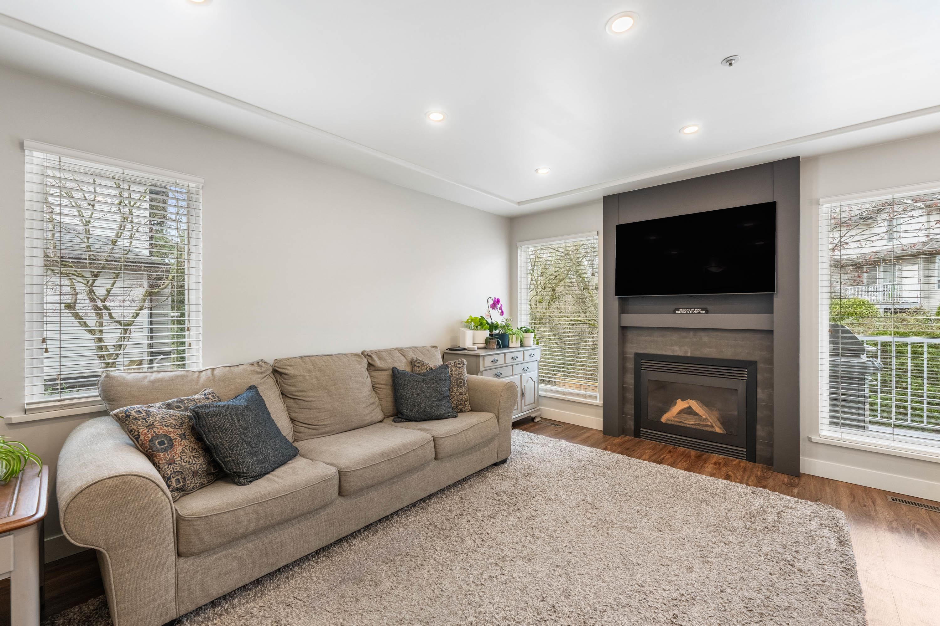 9559 208 Street 4
