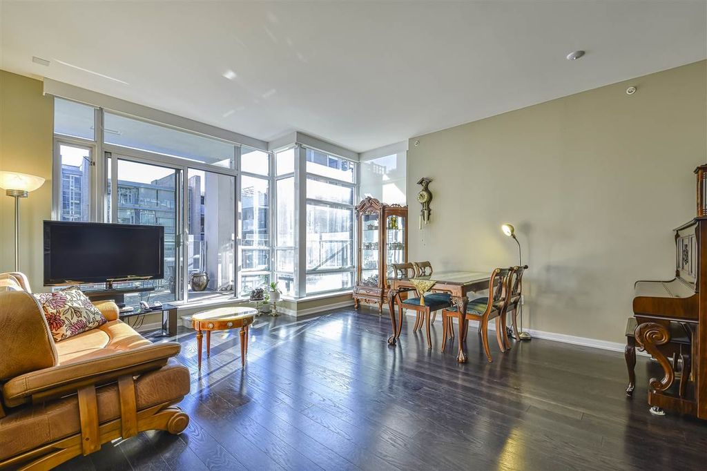 listing image 1105867955346832708