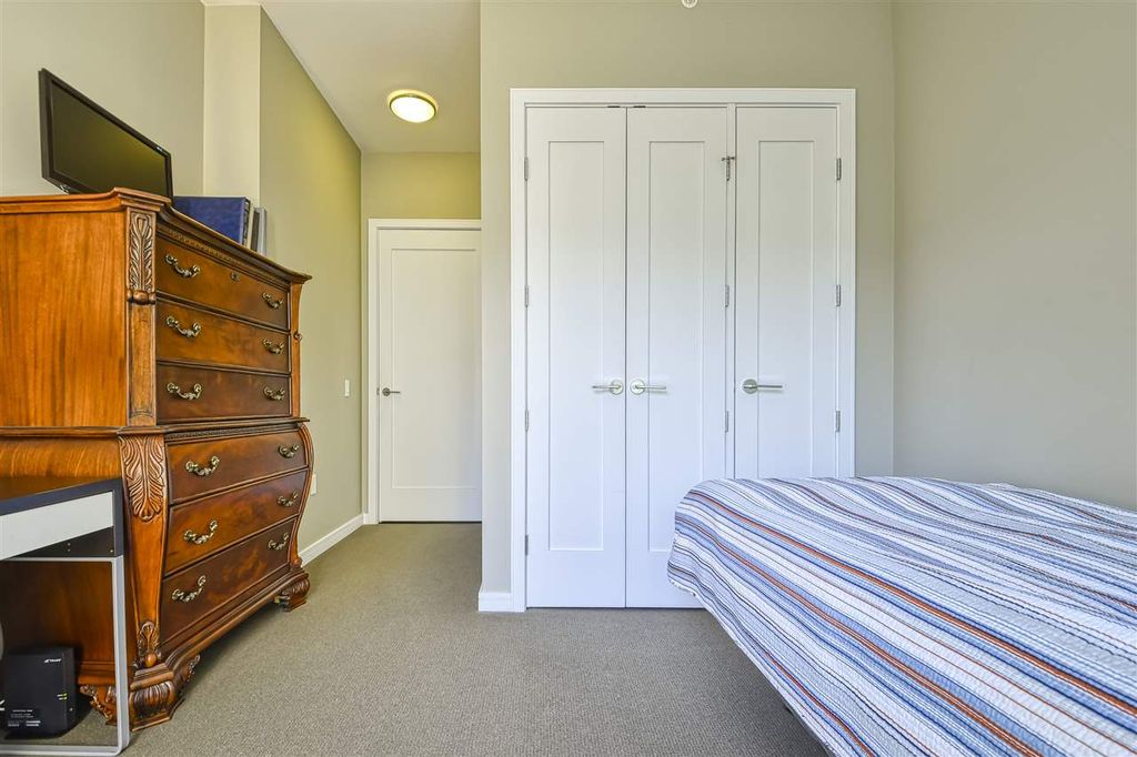 listing image 1105221245485558397