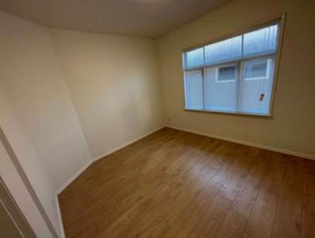 listing image 1102950162345608825