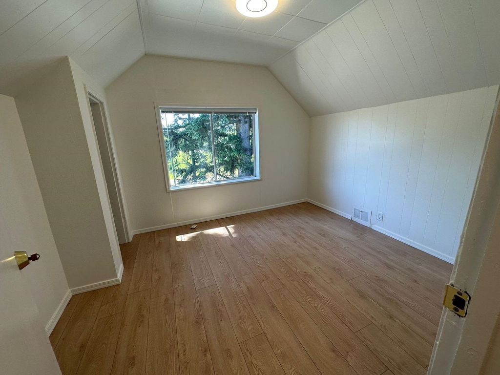 listing image 1100148321994488876
