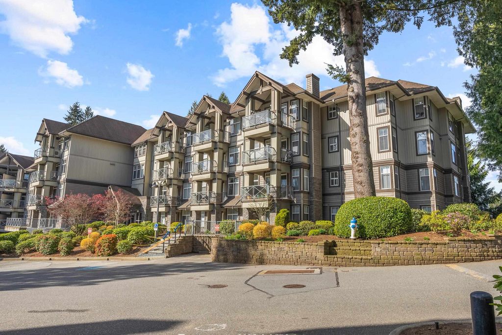Photo of 33318 E Bourquin Crescent #315, Abbotsford, BC V2S 0A6 (MLS # R3111640)