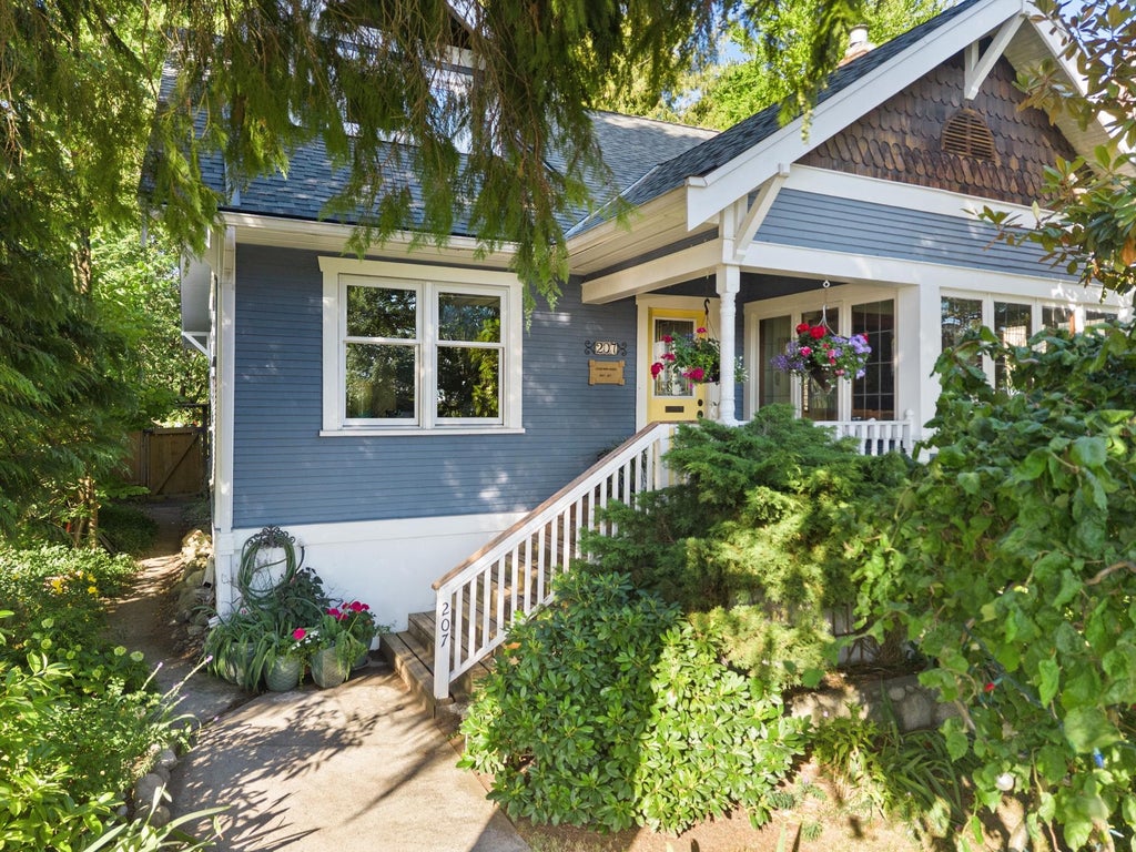 207 EIGHTH STREET