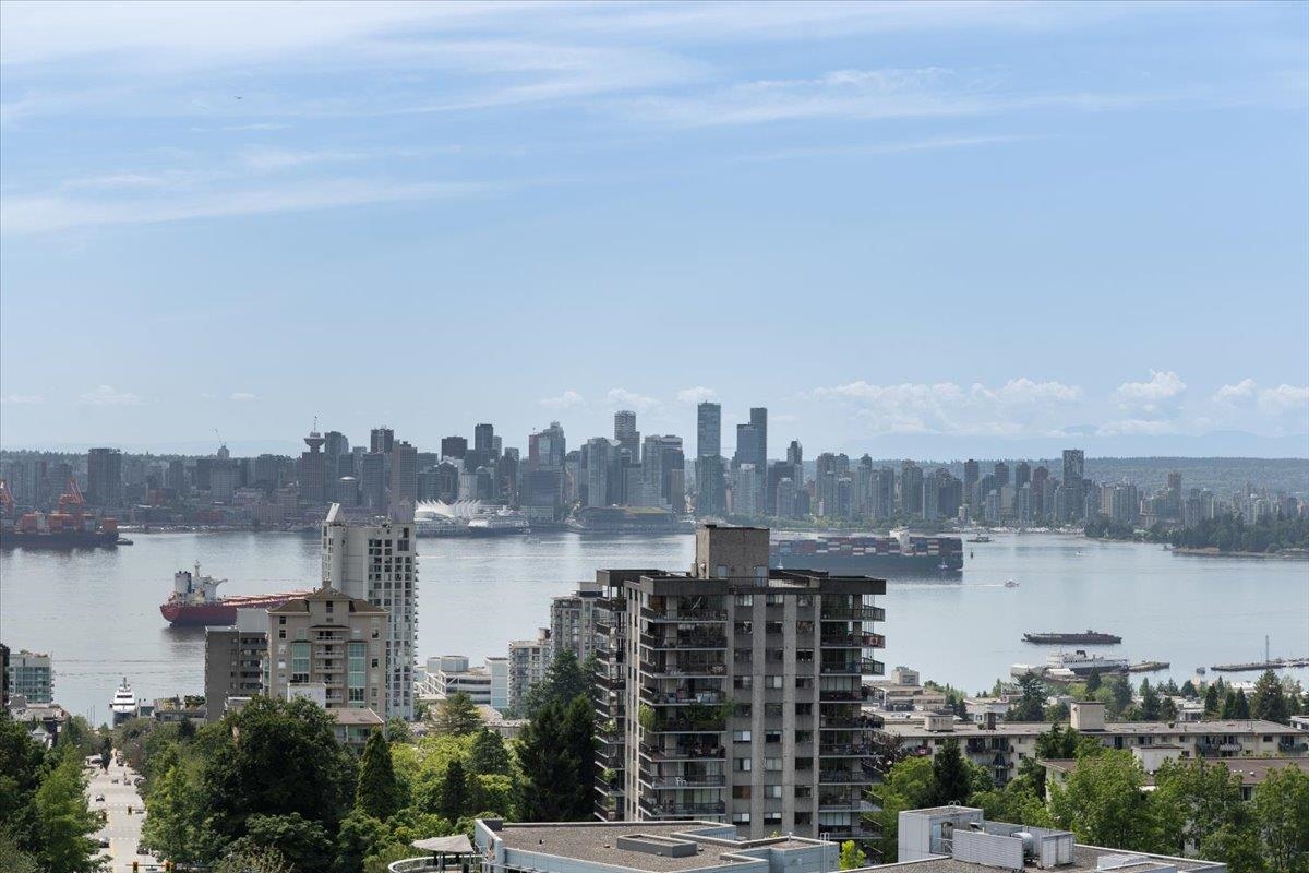 135 E 13th Street 1004