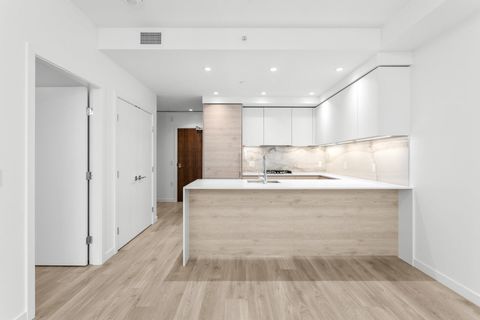 680 Quayside Drive 3205 New Westminster BC V3M 6Z6