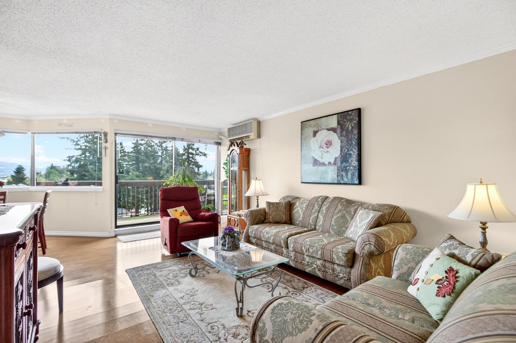Photo of 31955 Old Yale Road #705, Abbotsford, BC V2T 4N1 (MLS # R3146091)