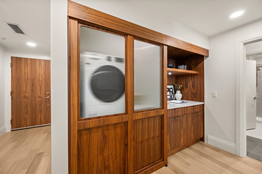 listing image 1102084610189615709