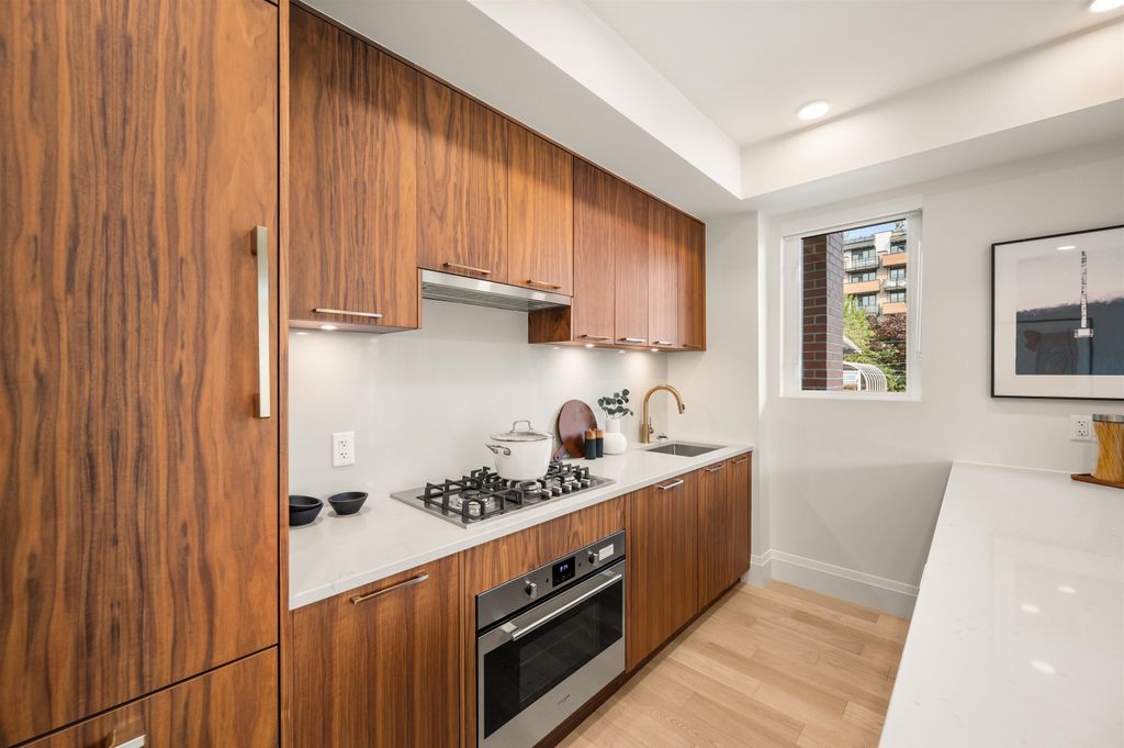 listing image 1103579844418600941