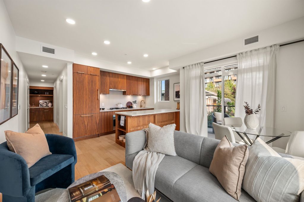 listing image 1102934993204152367