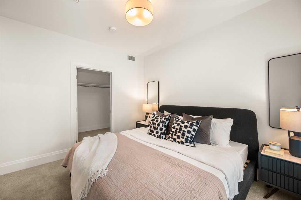 listing image 1102476640239587488