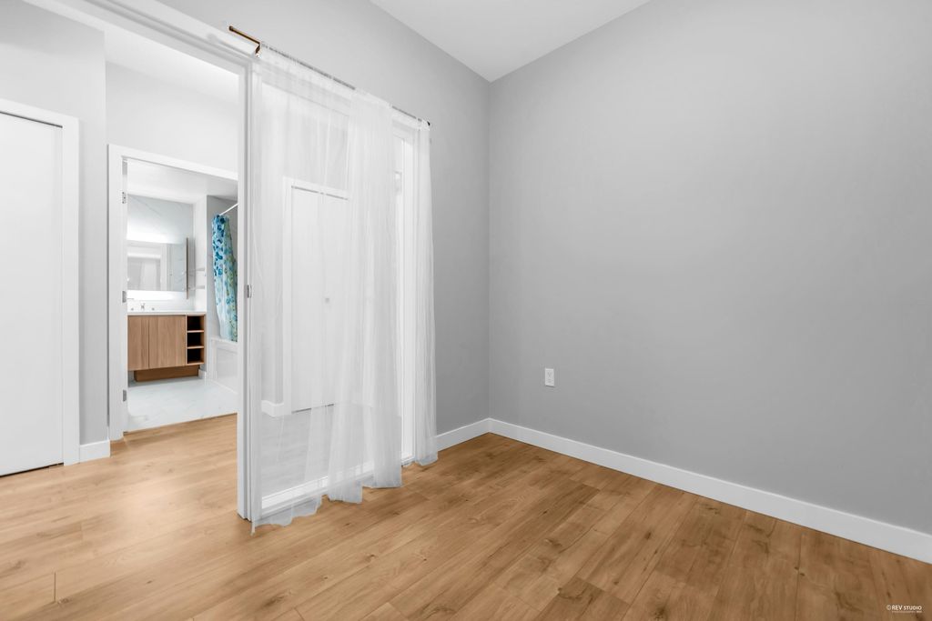 listing image 1102489232042100579