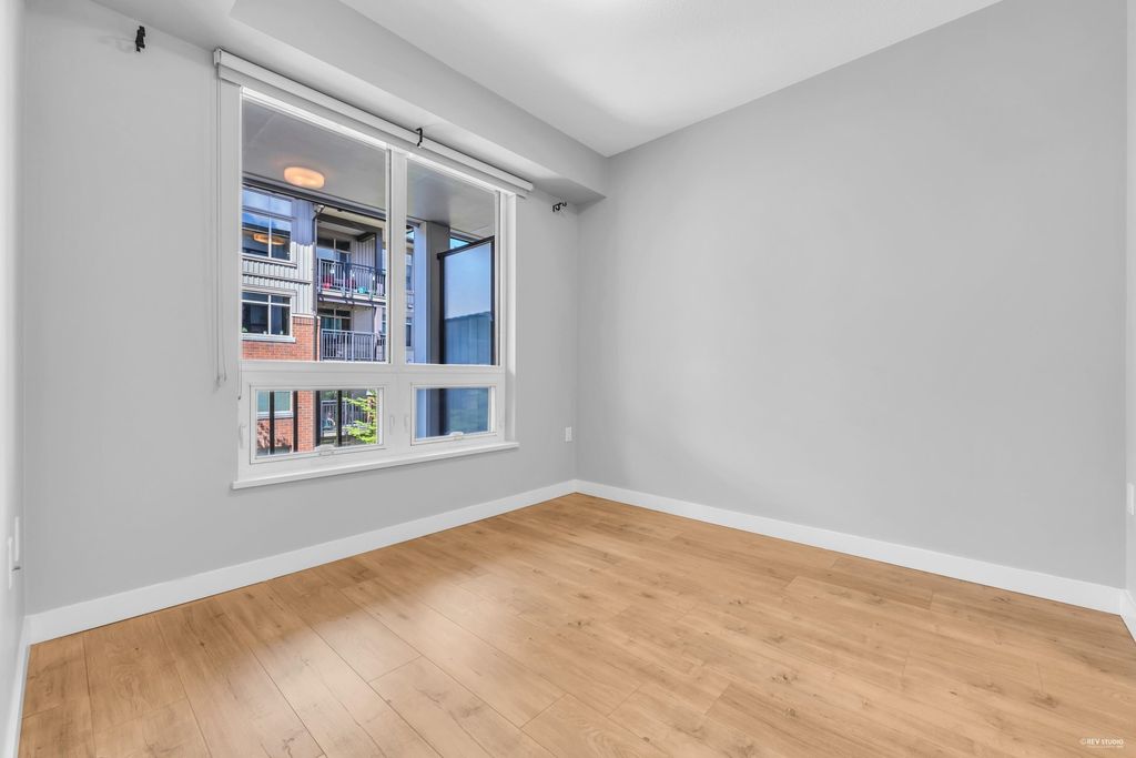 listing image 1101667353628856325