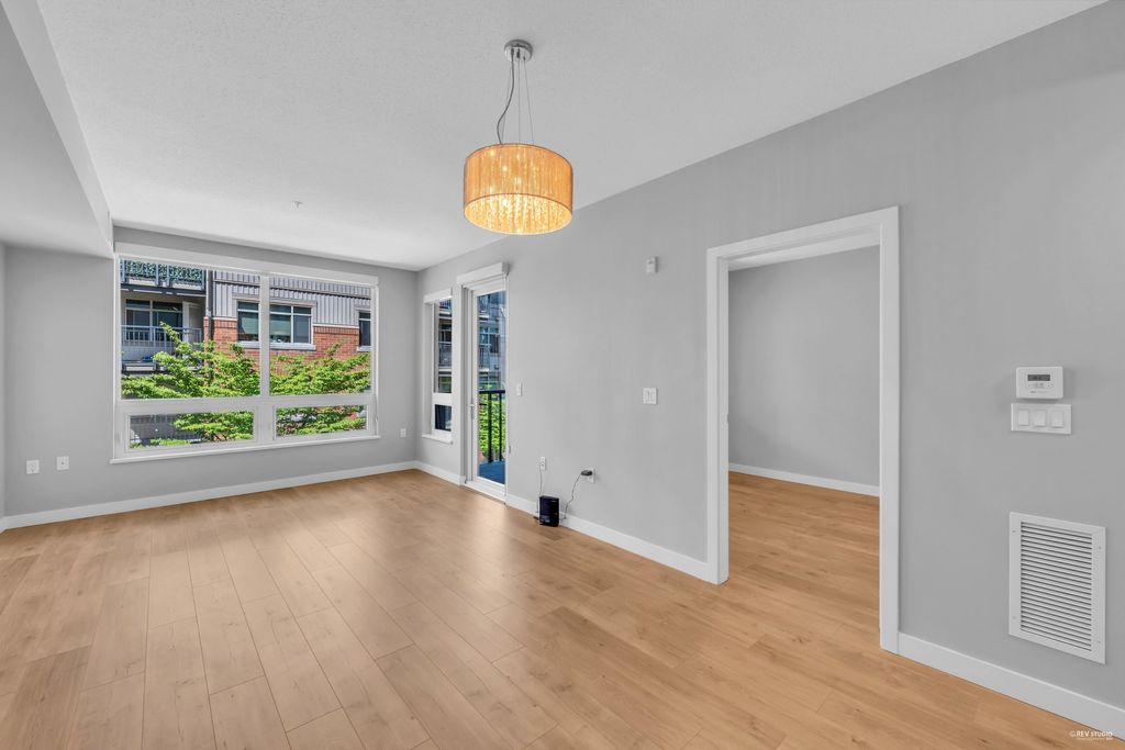listing image 1106359258307728424