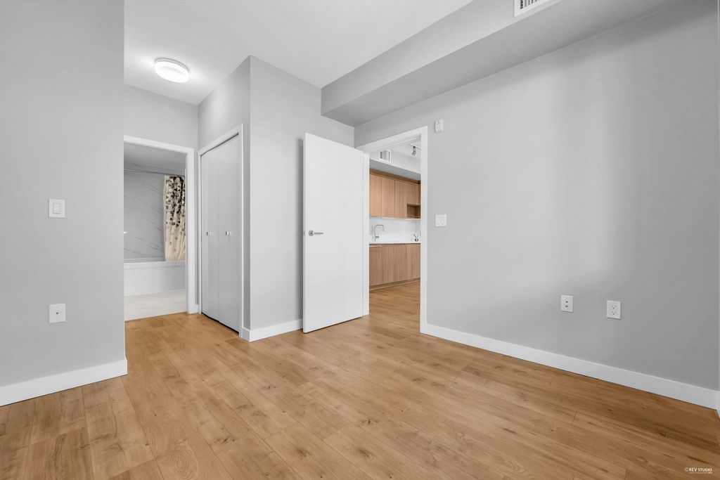 listing image 1100777725428158653