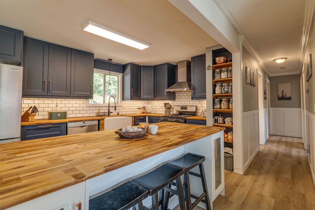 Photo of 35157 Skeena Avenue, Abbotsford, BC V2S 7H5 (MLS # R3087719)