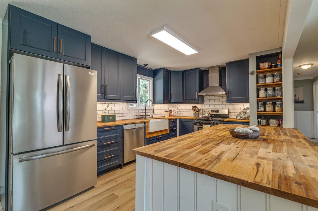 Photo of 35157 Skeena Avenue, Abbotsford, BC V2S 7H5 (MLS # R3087719)