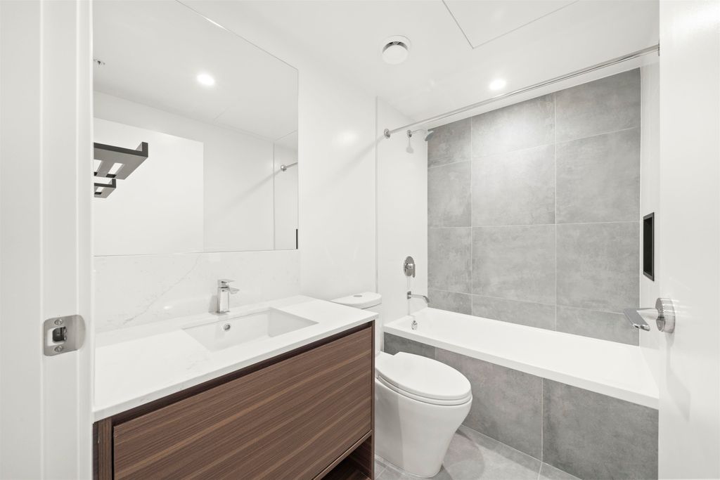 listing image 1104912554787951173