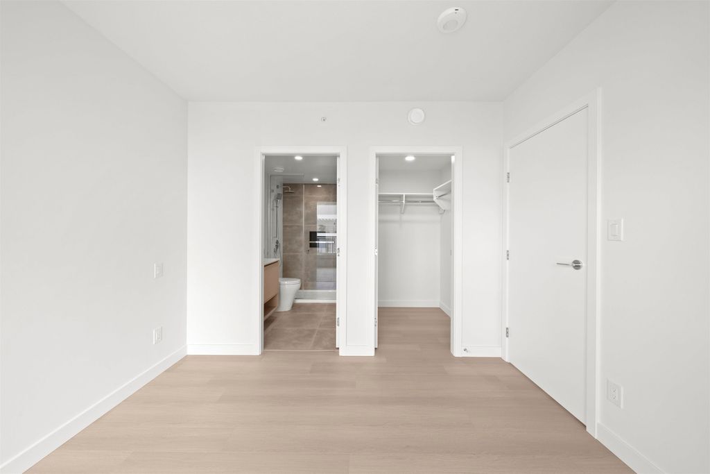 listing image 1101835423585794577