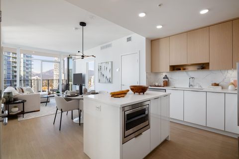 699 Whiting Way 1902 Coquitlam BC V3J 0N7