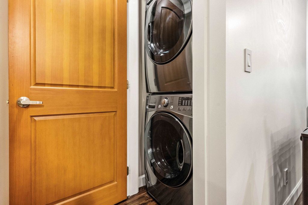 listing image 1102551396053019470