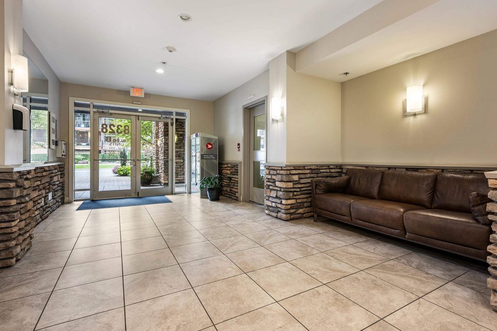 listing image 1108068774976414077