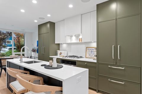 553 W 26th Avenue Vancouver BC V5Z 2E4