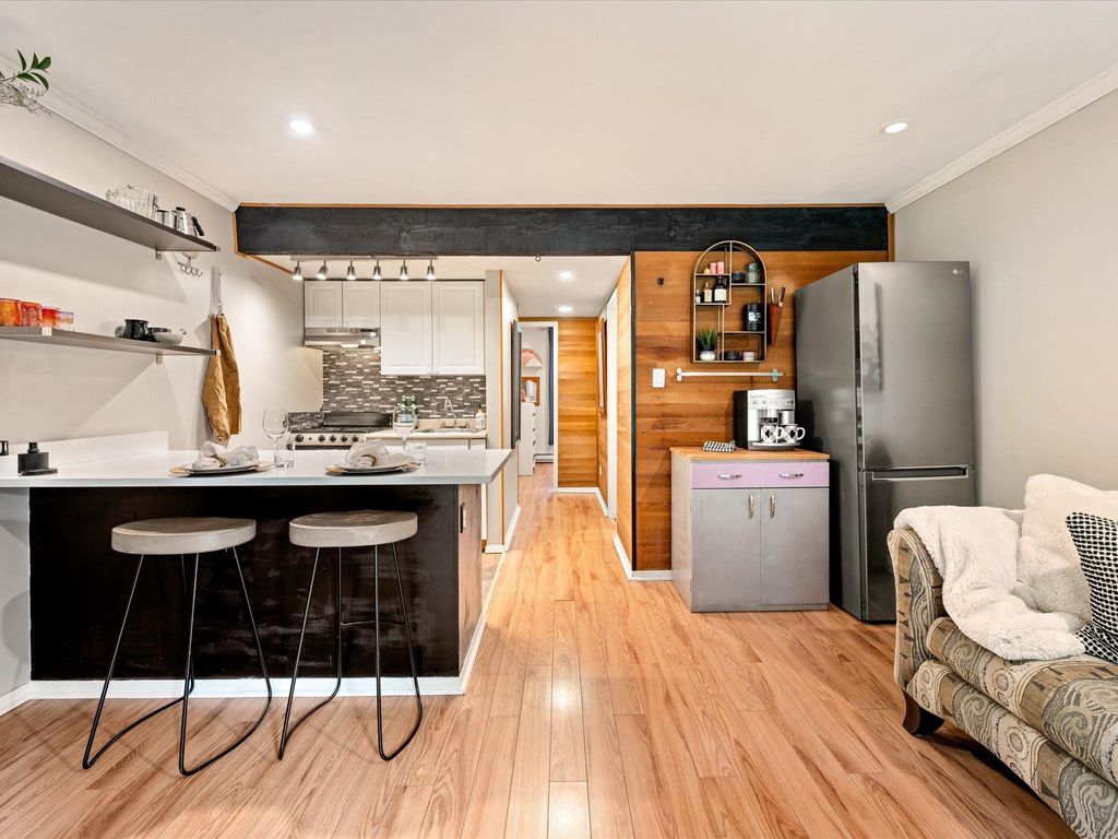 listing image 1104261123056353678