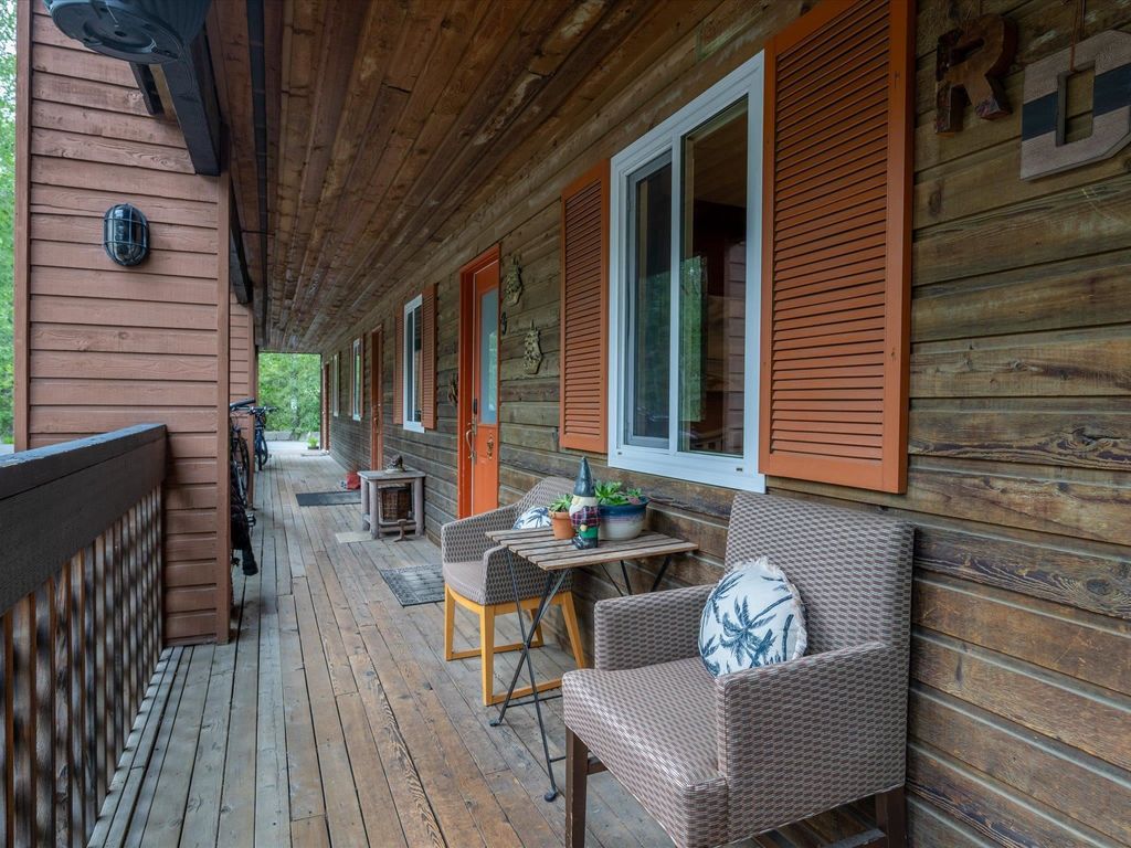 listing image 1102232851458819144
