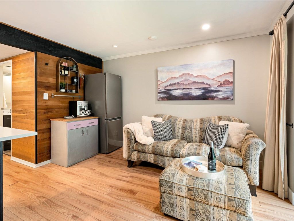 listing image 1107227851184731135