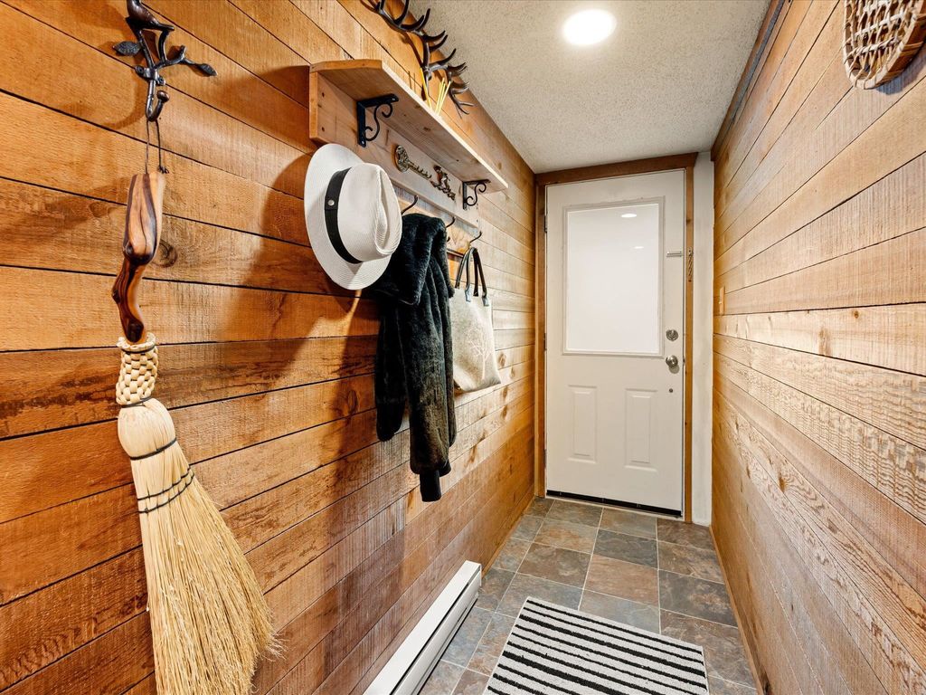 listing image 1104129898828831266