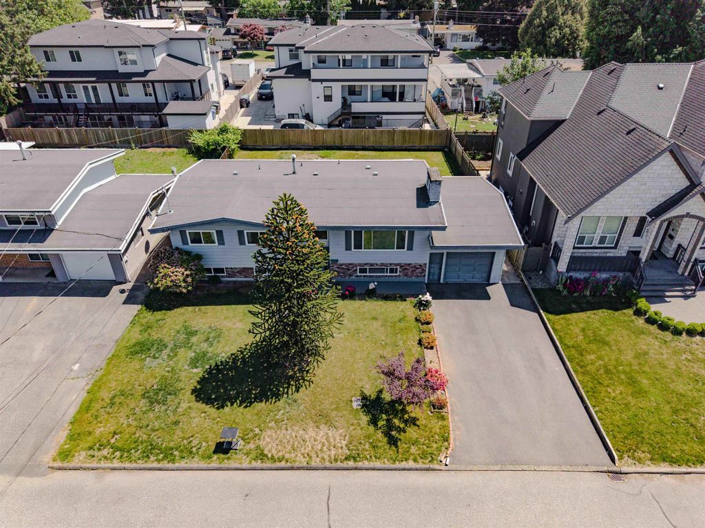 Photo of 2104 Bakerview Street, Abbotsford, BC V2T 3B1 (MLS # R3132070)