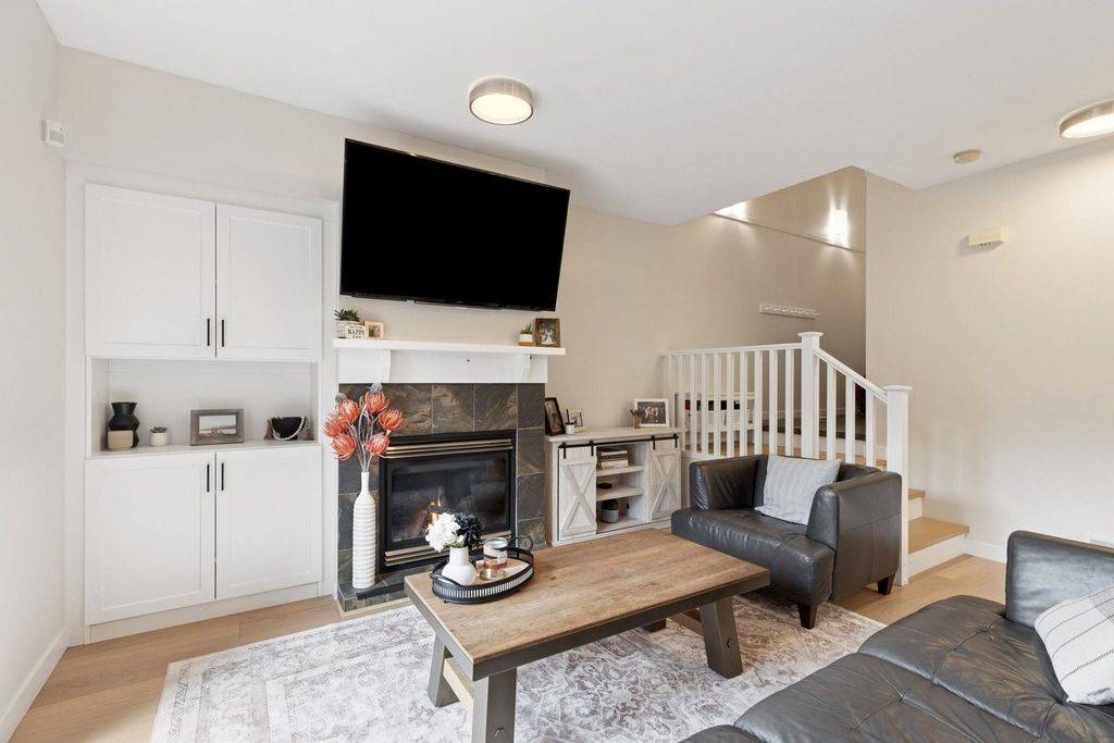 listing image 1101882788260107741